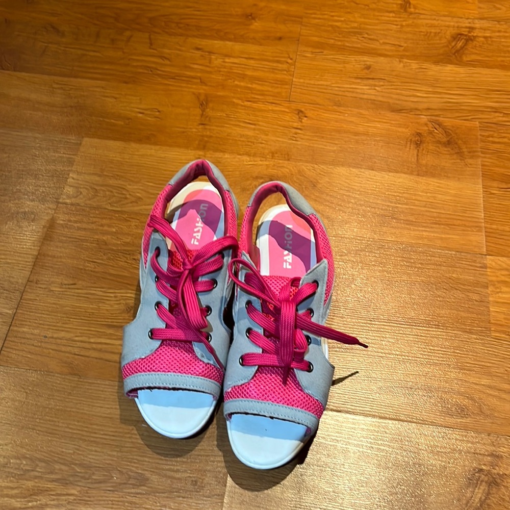 Ladies peep toe sneakers